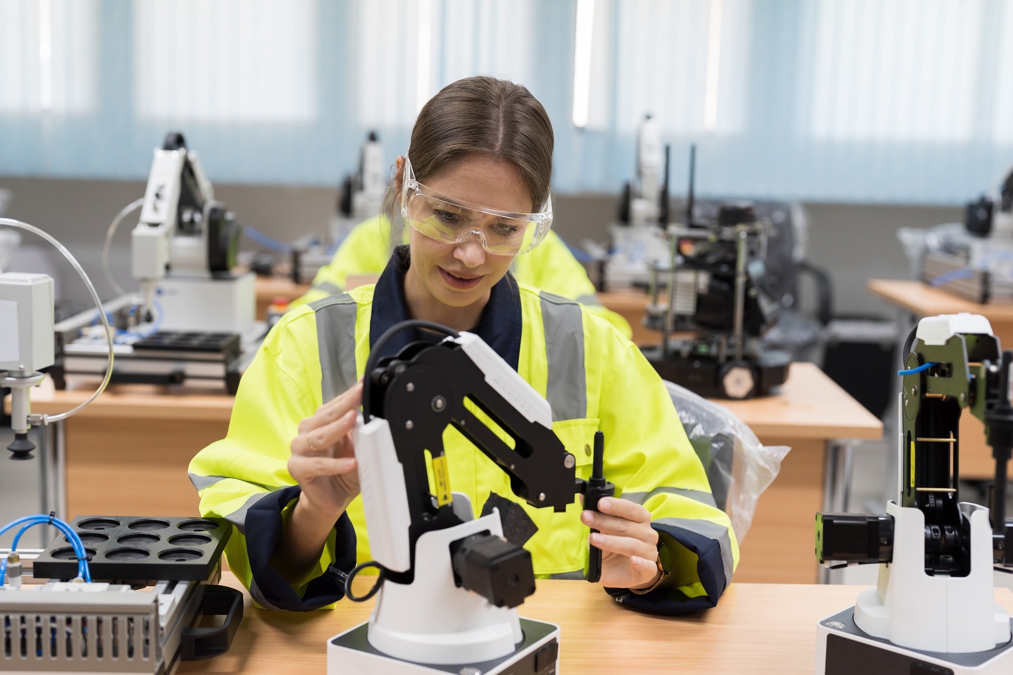Study: ROMAN: Advancing Robots with a Hybrid Hierarchical Learning Framework. Image credit: Amorn Suriyan/Shutterstock