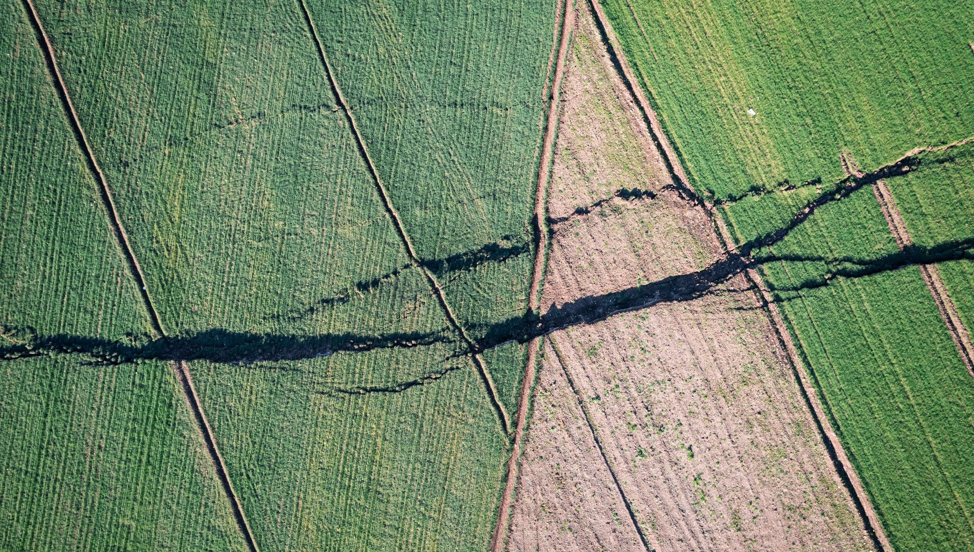 Study: Physics-Informed Neural Network: Unraveling Australian Tectonic Stresses. Image credit: boyoz/Shutterstock.
