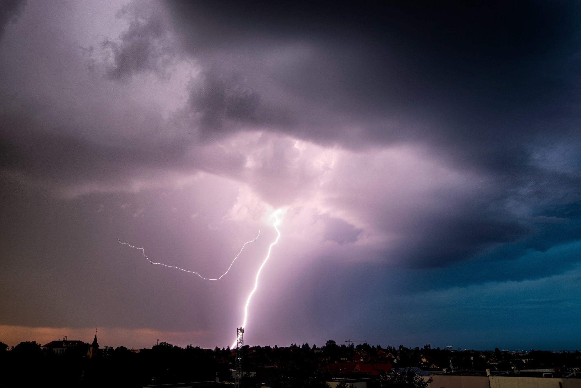 Study: FlashNet: Advancing Lightning Forecasting with Hybrid AI. Image credit: MarekKijevsky/Shutterstock
