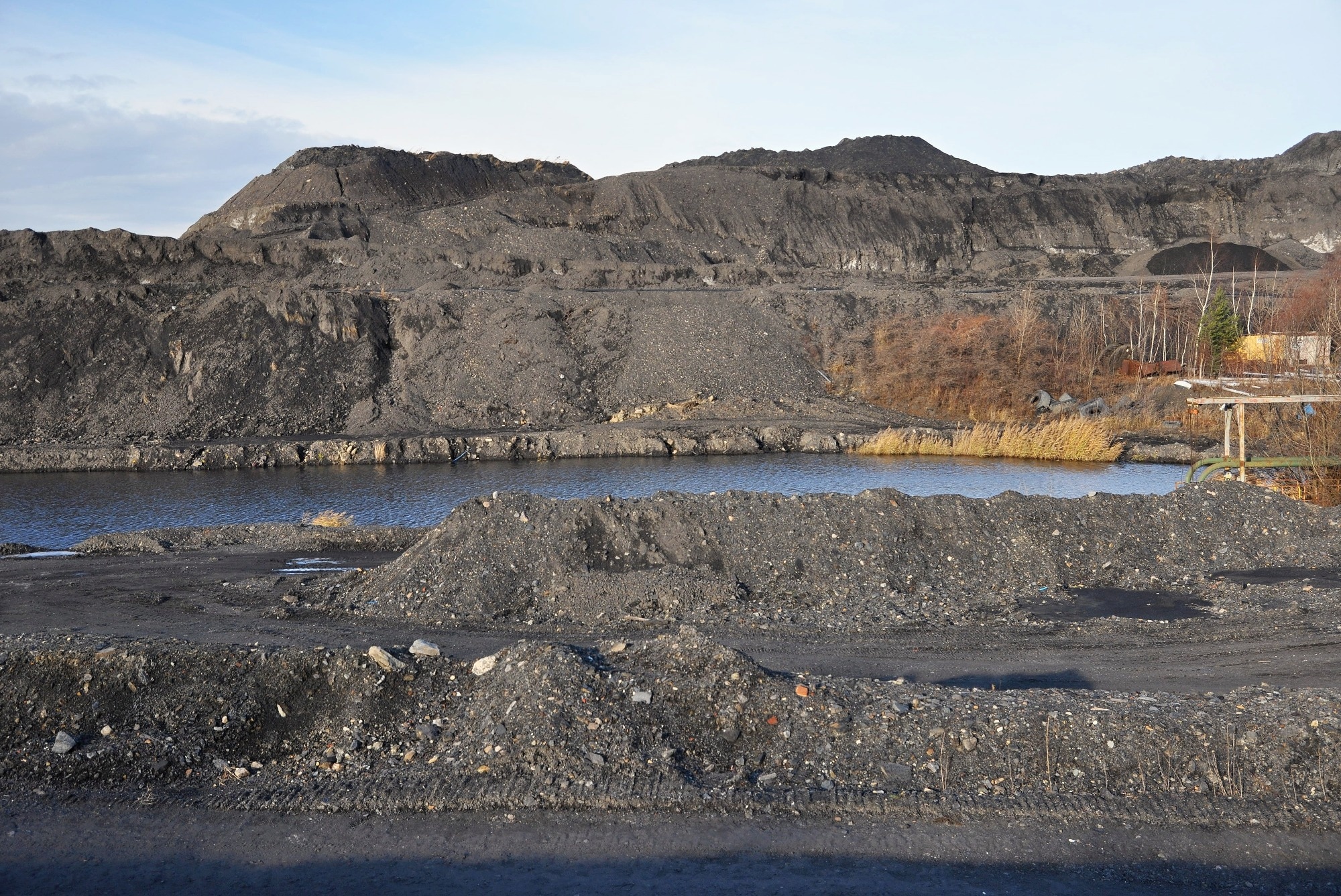 Study: Deep Learning-based Gangue Sorting for Coal Plants. Image Credit: Petr Szymonik/Shutterstock.com