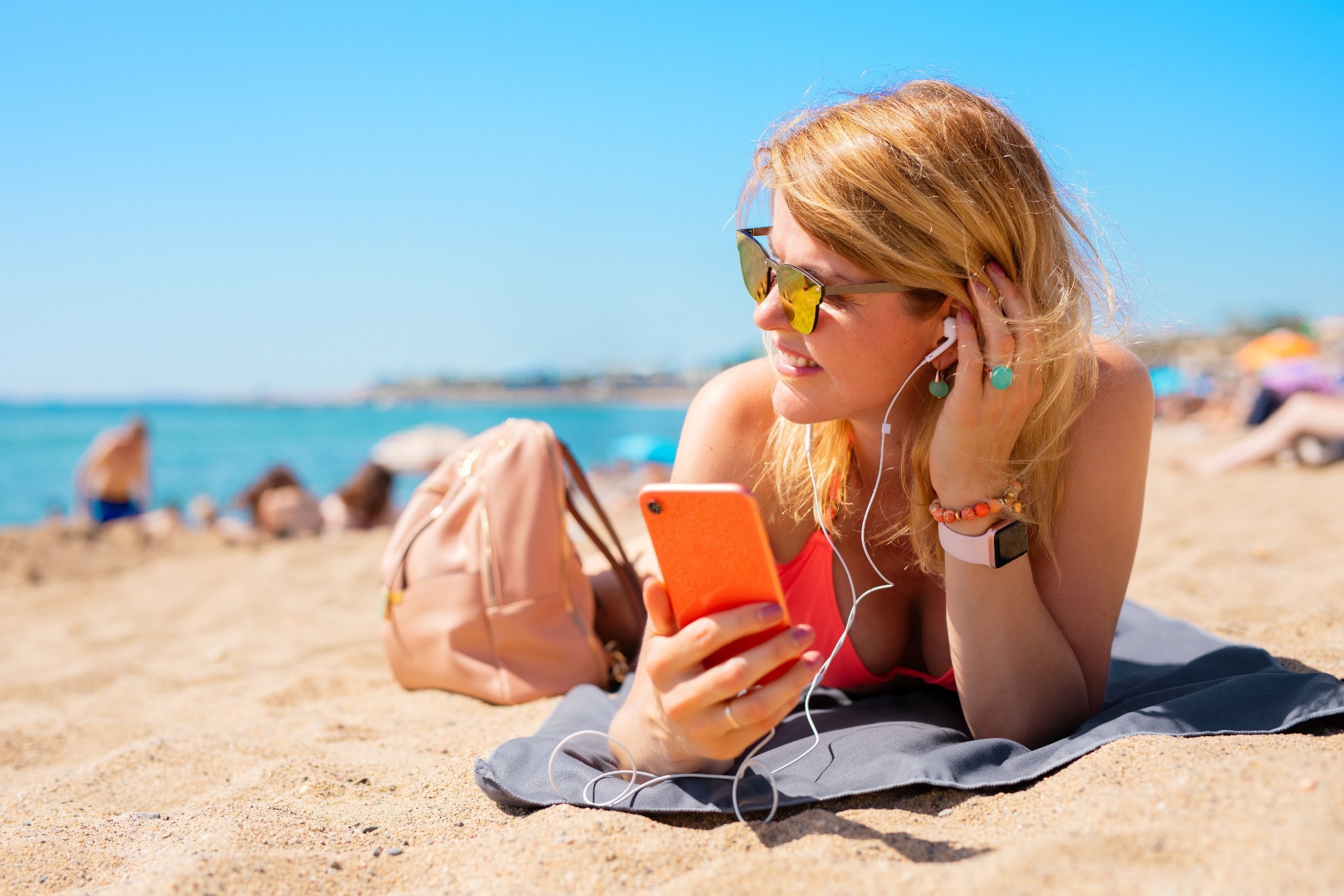 Research: PODTILE: Facilitating Podcast Episode Browsing with Auto-generated Chapters. Image Credit: Kaspars Grinvalds / Shutterstock