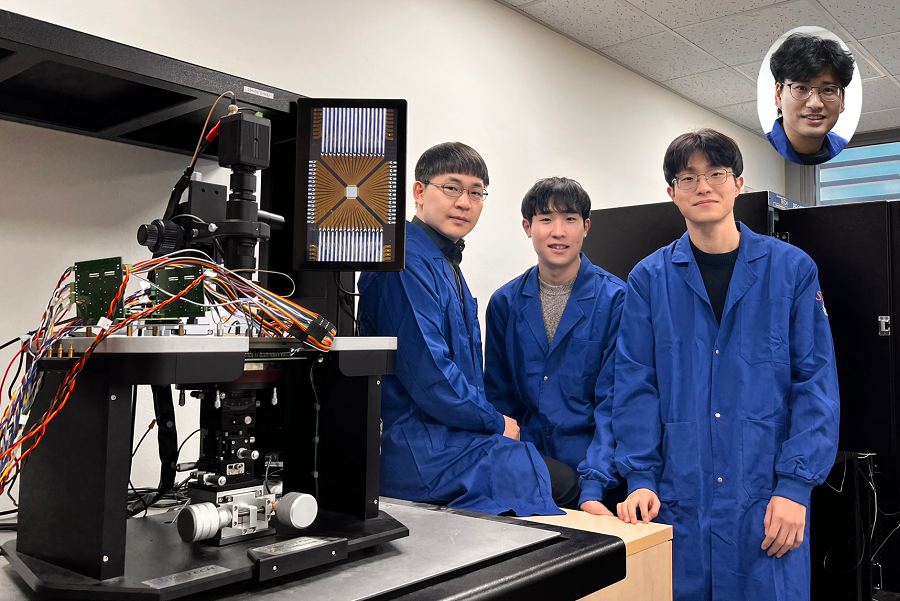 The research team of the School of Electrical Engineering posed by the newly deveoped processor. (From center to the right) Professor Young-Gyu Yoon, Integrated Master