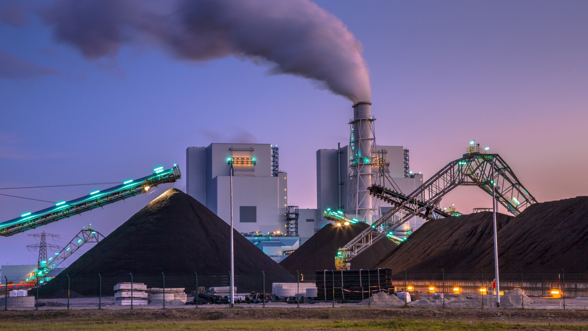 Study: Enhancing Eco-Friendly Air Pollutant Control in Coal-Powered Plants Using AI. Image credit: Rudmer Zwerver/Shutterstock